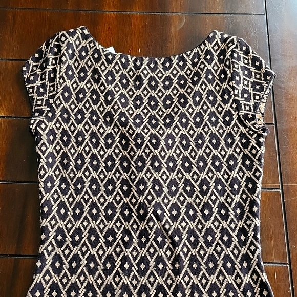 Gorgeous Patterned Dress For Fall - Picture 4 of 4